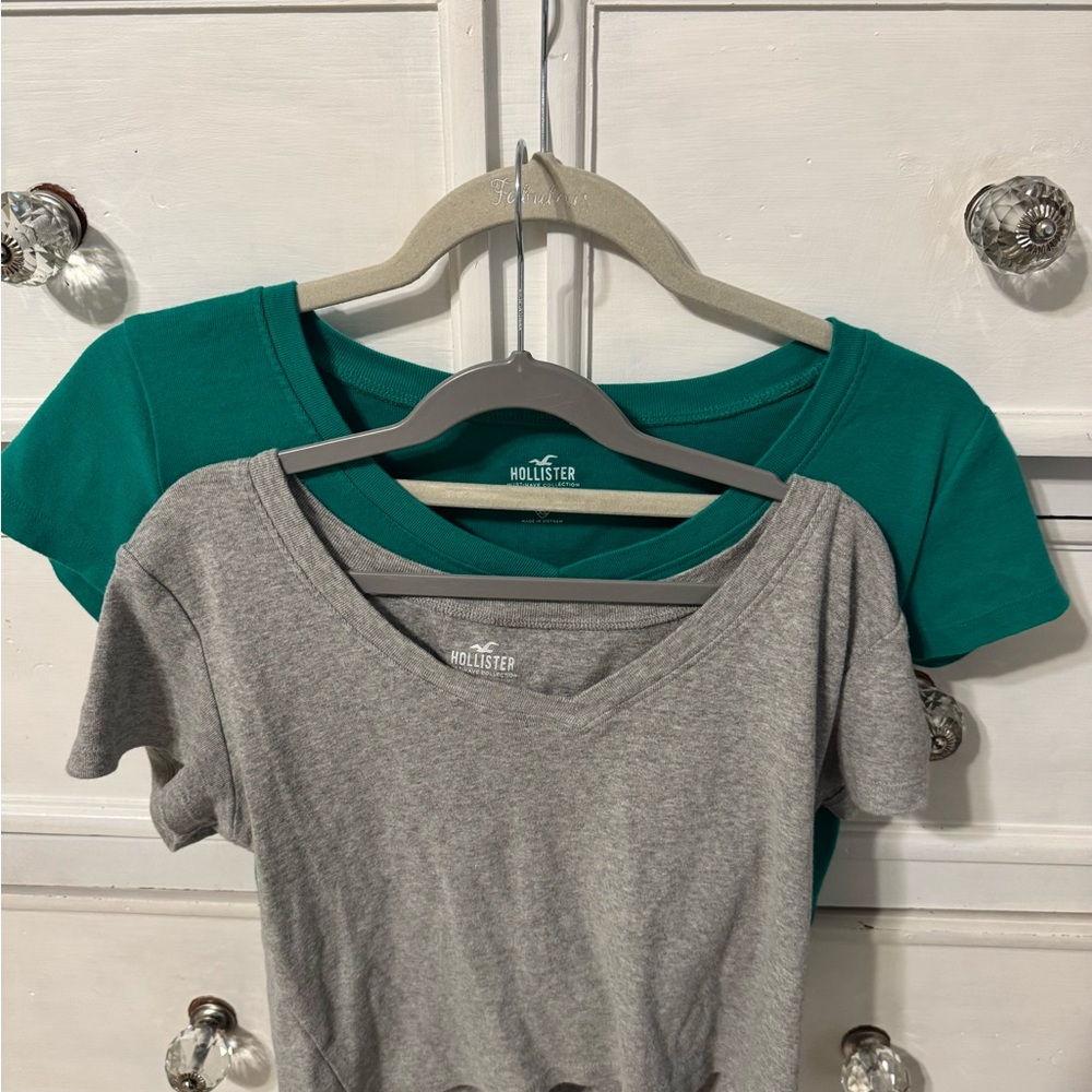 Hollister Green and Gray cropped tee bundle